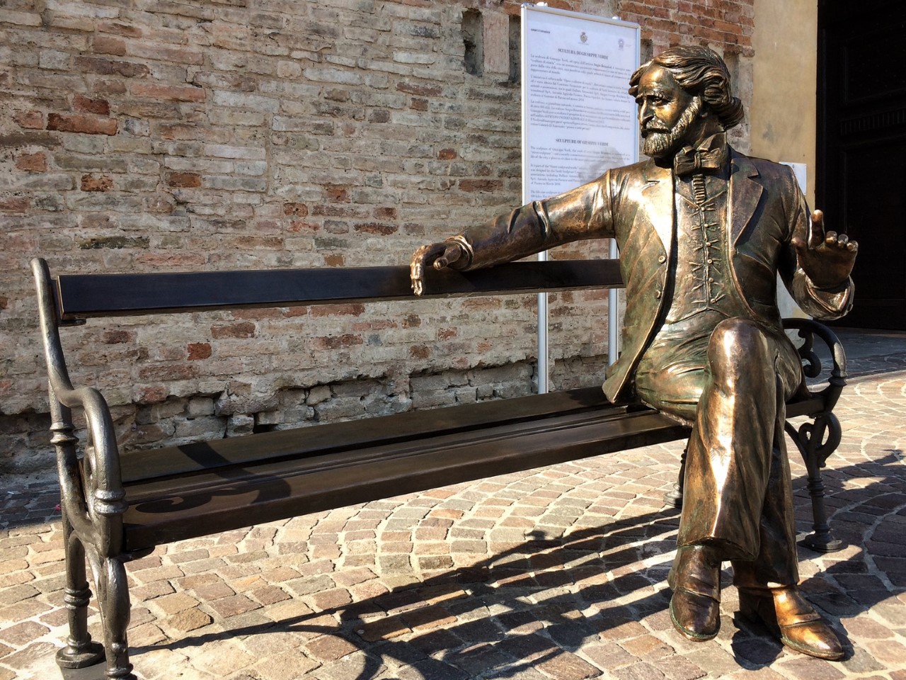 foto giuseppe verdi panchina
