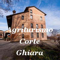 Corte Ghiara a Fontanellato, agriturismo rurale nella campagna parmense con spazi verdi e accoglienza tradizionale.