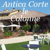 Antica Corte Le Colonne Trecasali con struttura rurale immersa nella campagna parmense e proposta di soggiorno.