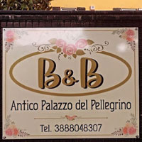 B&B Antico Palazzo del Pellegrino Terenzo con edificio storico e camere accoglienti.