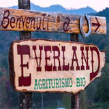 Agriturismo Everland a Varsi, struttura rurale nell’Appennino parmense immersa nel verde con natura e ospitalità tradizionale.